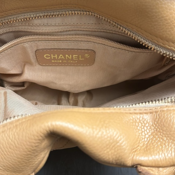 Chanel Handbag - Picture 6 of 10